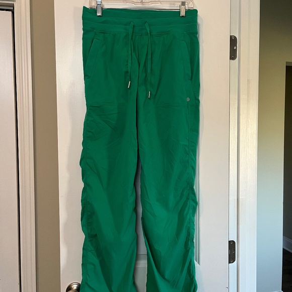 Lululemon Dance Studio Mid-Rise Pants -  Size 8 - Kelly Green - Picture 5 of 10